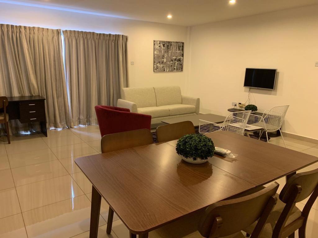 The Gallery Luxury Apartments Accra Esterno foto